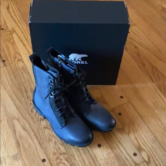 sorel women's phoenix lace up boots